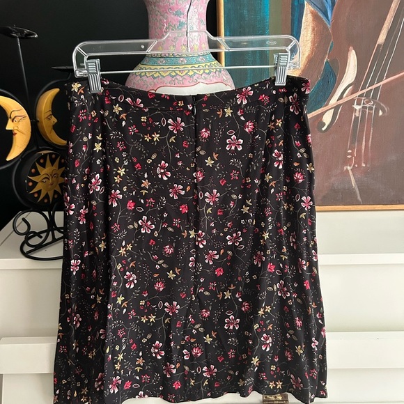 Reitmans Black Floral A-Line Skirt 10 - Picture 6 of 16